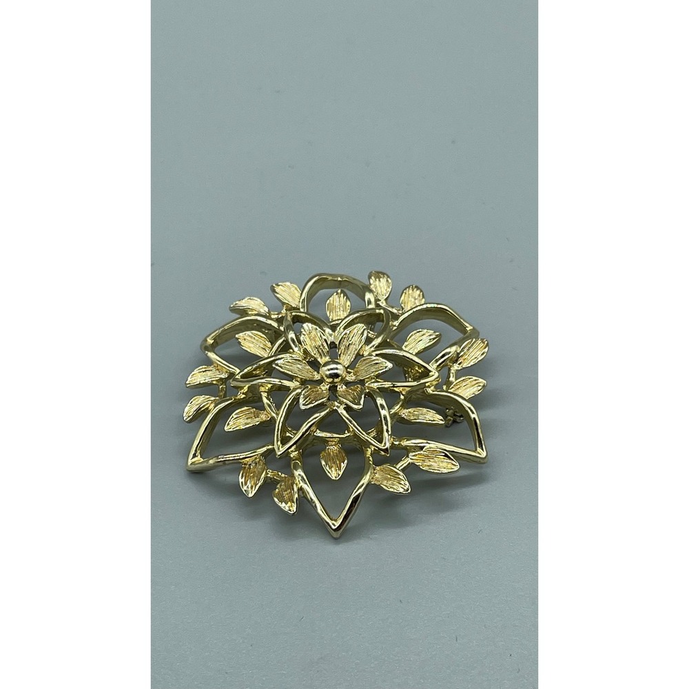 Vintage Sarah Coventry Gold Tone Layered Floral Brooch Pin Textured Flower 1.75"